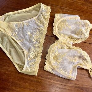 Wacoal Bra Set in Yellow Lace